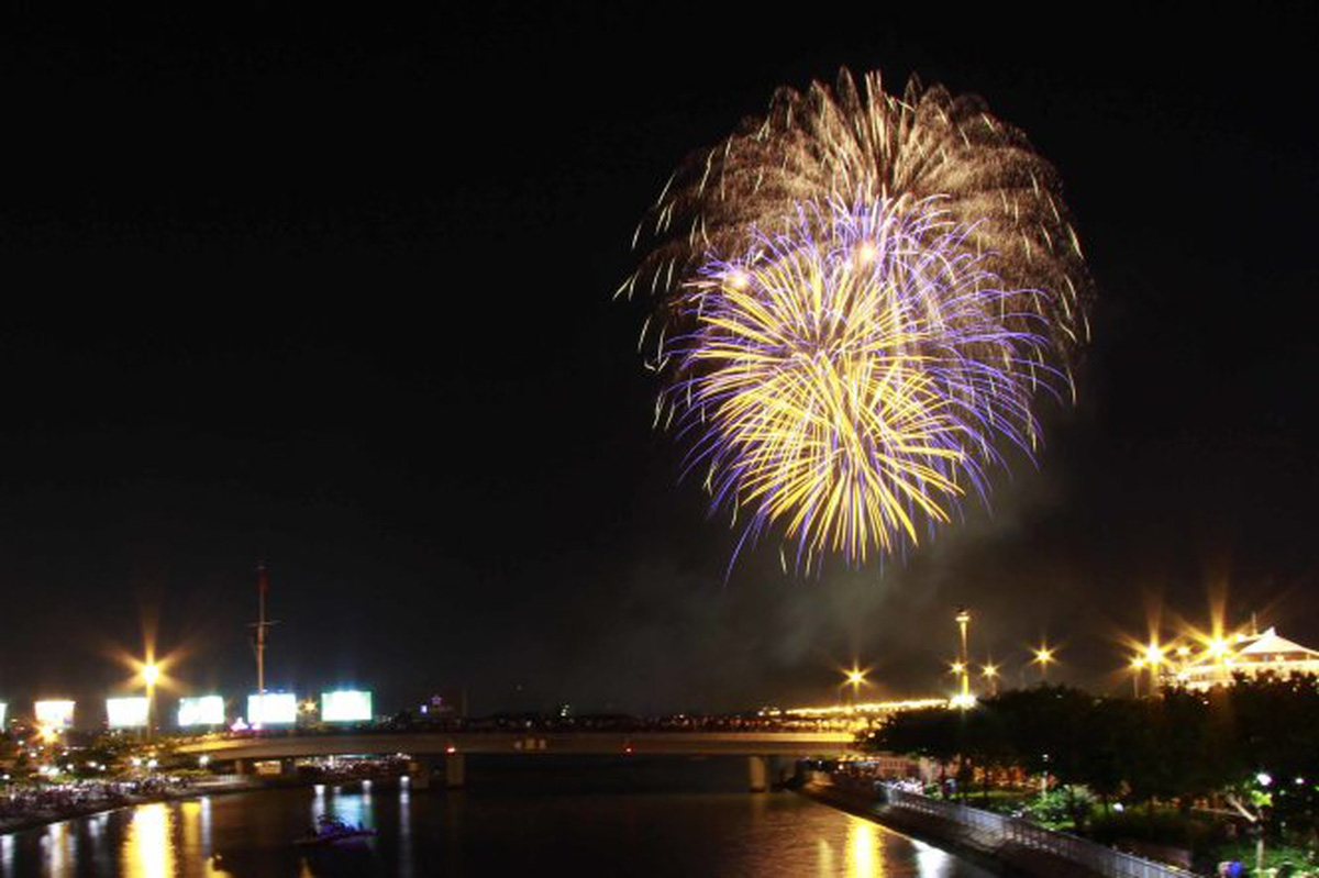 A fireworks performance is pictured in Ho Chi Minh City. Photo: Tuoi Tre