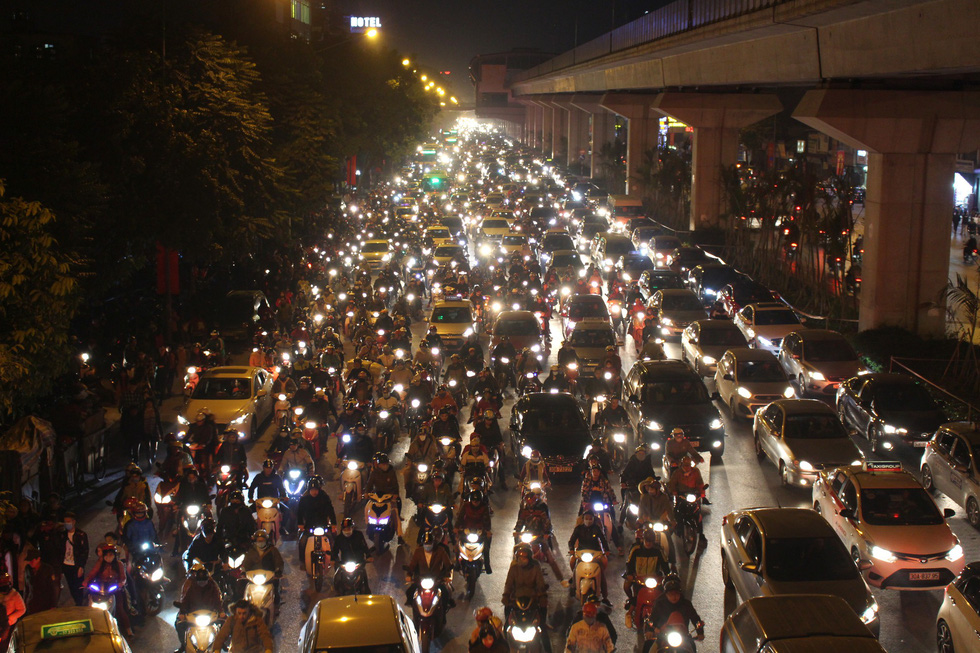 A serious traffic jam on Nguyen Trai Street in Hanoi at around 7:30 pm.