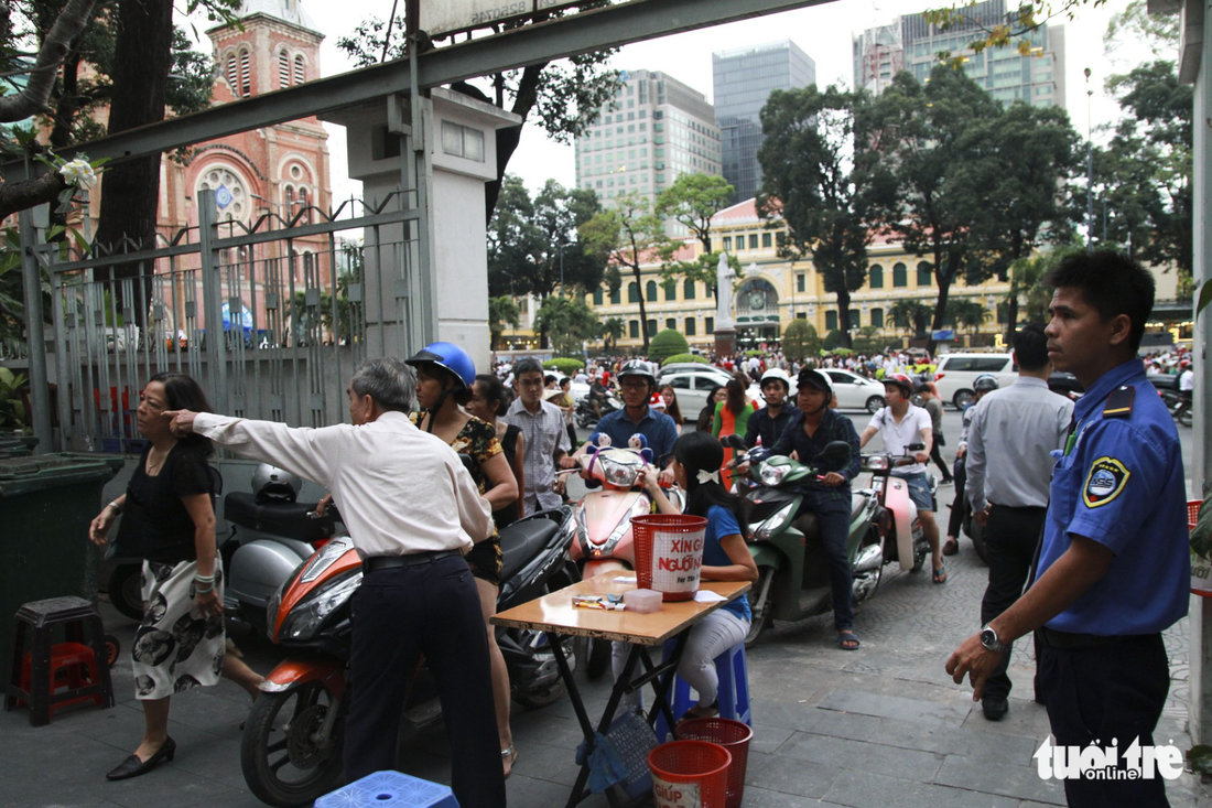 Residents rush to a parking lot in downtown Ho Chi Minh City in the early evening.