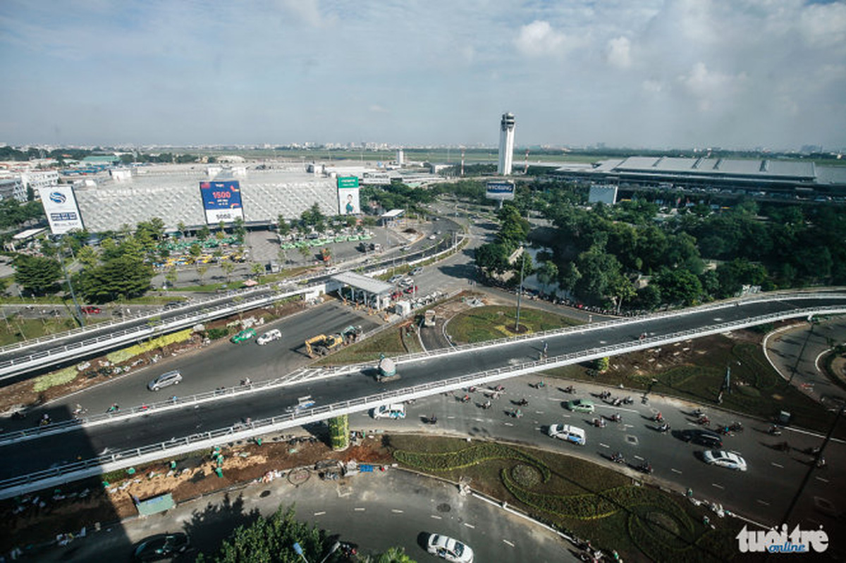 A flyover is seen near Tan Son Nhat International Airport  in Ho Chi Minh City. Photo: Tuoi Tre