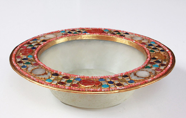 A gold-plated, gem-studded basin which was used by King Bao Dai and preserved by Nguyen Duc Hoa. Courtesy of Lam Dong Museum