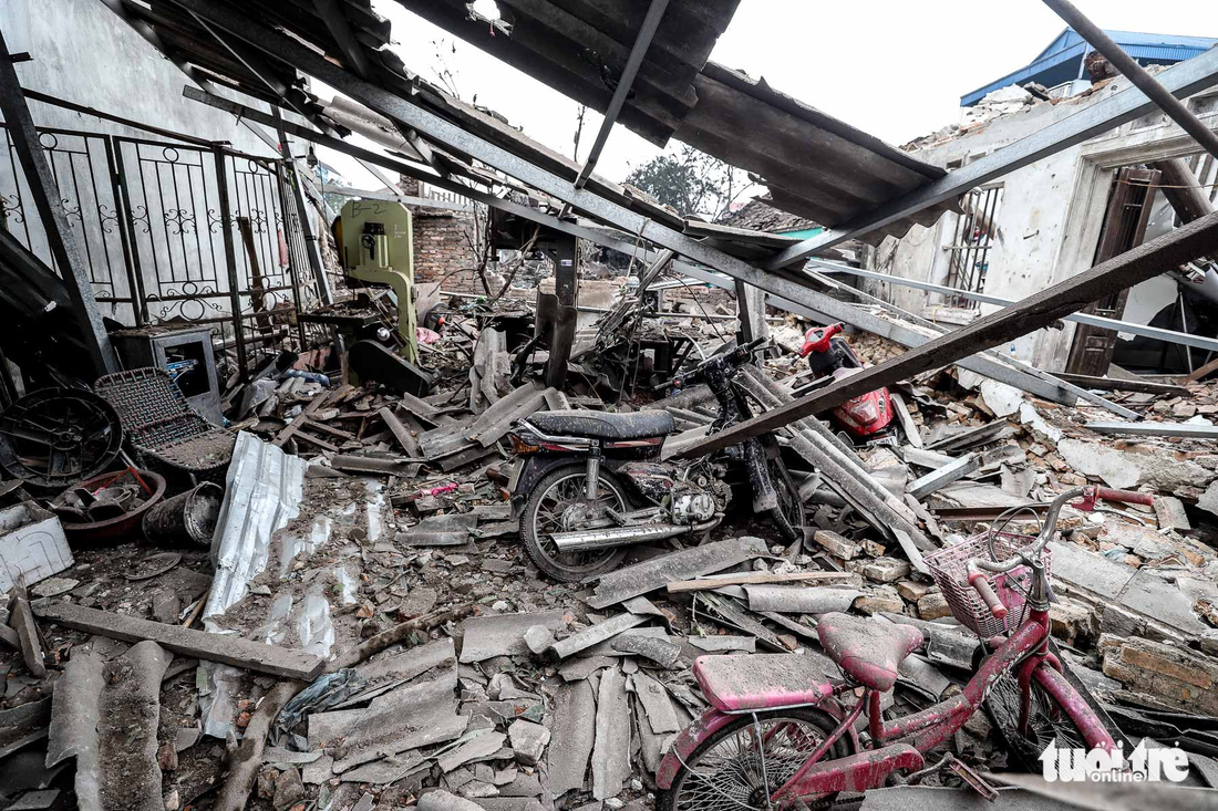 A house is completely destroyed by the force of the explosion. Photo: Tuoi Tre