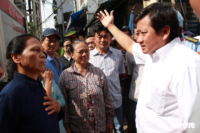 Doan Ngoc Hai during a sidewalk crackdown. Photo: Tuoi Tre