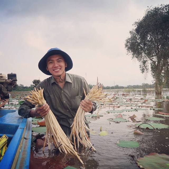 The vlogger experiences harvesting lotus plants in the Mekong Delta in this supplied photo.