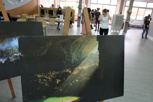 Photos of the cave are scattered around a room of the General Science Library of Ho Chi Minh City on January 13, 2018. Photo: Tuoi Tre