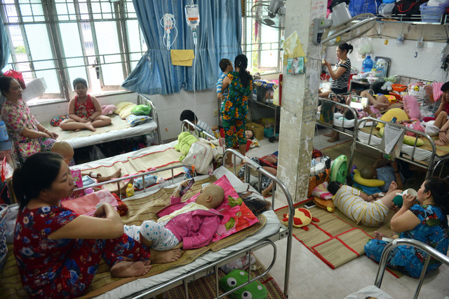 Cancer patients at the Hospital of Oncology in Ho Chi Minh City. Photo: Tuoi Tre