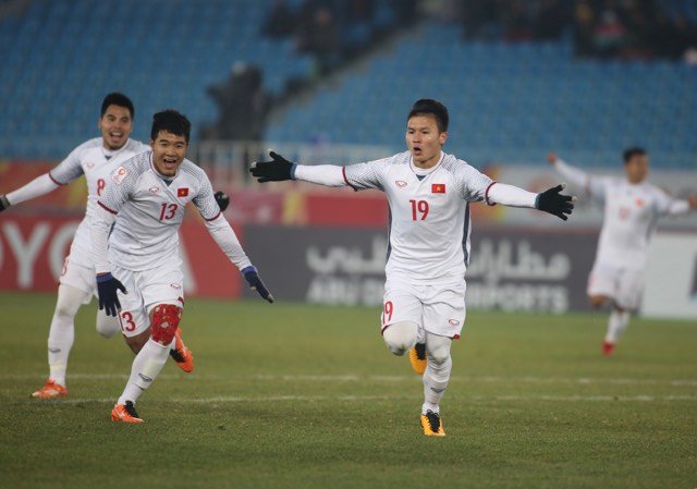 Vietnam's Quang Hai celebrates after the second goal in their match against Qatar in the semifinals of the 2018 AFC U23 Championship in China on January 23, 2018. Photo: Tuoi Tre