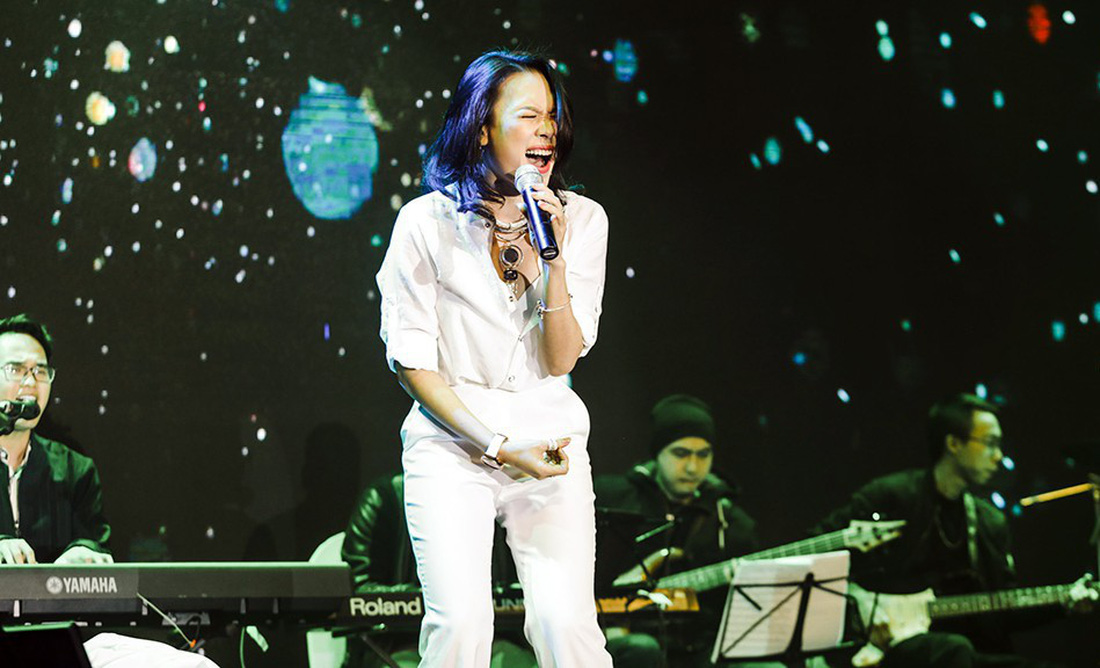 My Tam performs at a concert in Hanoi to promote her ninth studio album 'Tam 9'. Photo: Tuoi Tre