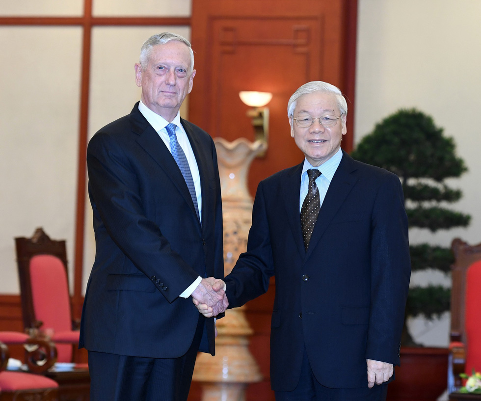 Secretary James Mattis shakes hands with Vietnamese Party chief Nguyen Phu Trong on the evening of January 25, 2018.
