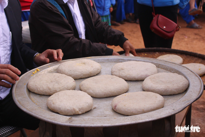 Banh giay is an offering to the deities of the Hmong people. Photo: Tuoi Tre