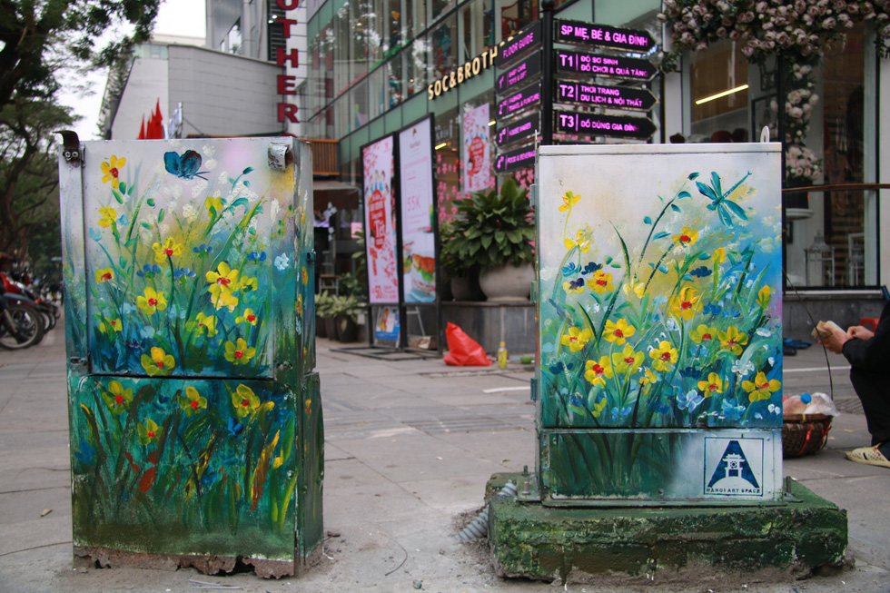 Road side electrical cubicles adorned with still-lifes. Photo: Tuoi Tre