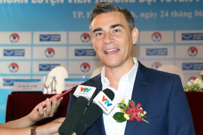 Vietnam's coach Miguel Rodrigo speaks to reporters following their match against Taiwan at the 2018 AFC Futsal Championship in Taiwan on February 5, 2018. Photo: Tuoi Tre