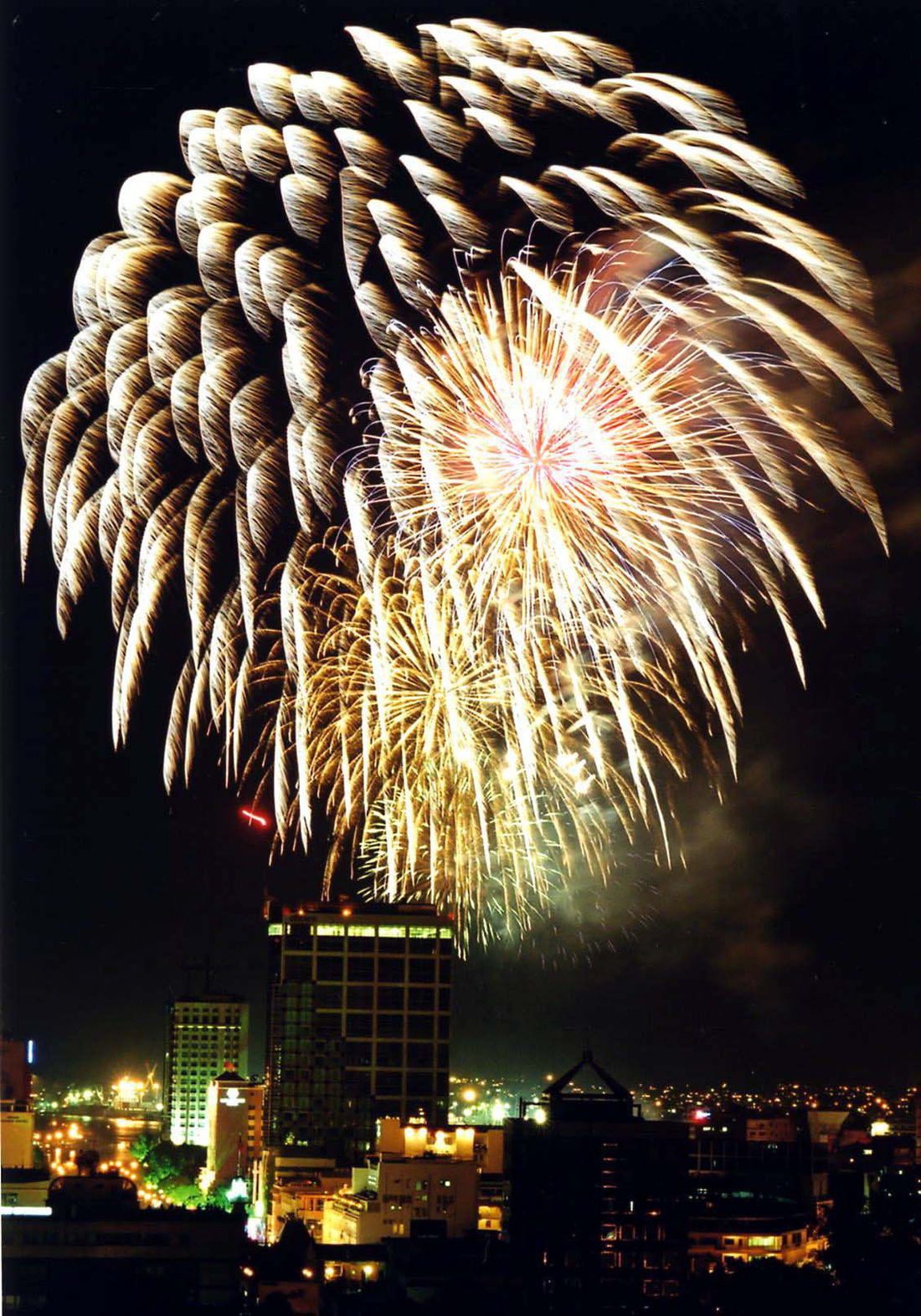 Firework displays in Ho Chi Minh City on the 2004 Lunar New Year. Photo: Tuoi Tre