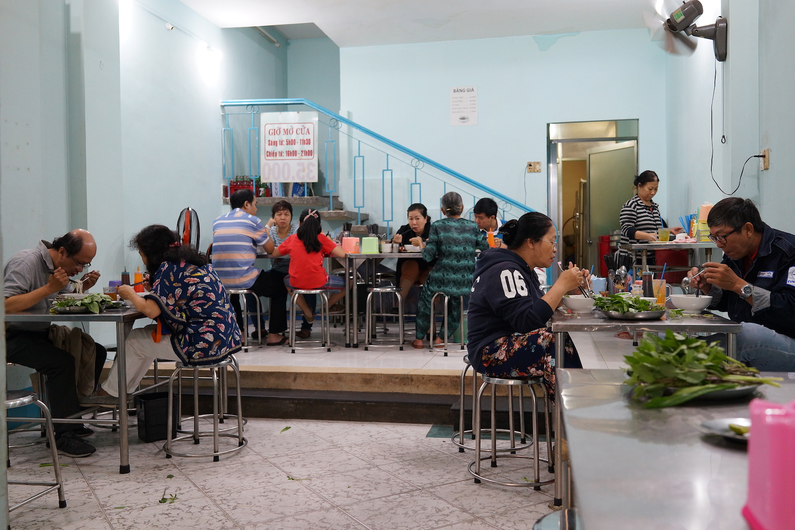 Couples and families have pho (Vietnamese beef noodle soup) for breakfast on Lam Son Street, Binh Thanh District, Ho Chi Minh City, on February 3, 2018. Photo: Tien Bui