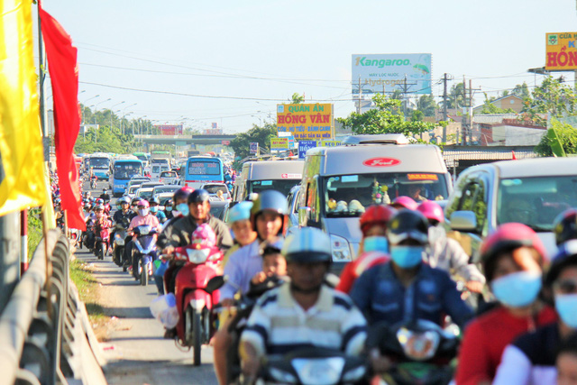 Many people head back to Ho Chi Minh City as the Lunar New Year ends. Photo: Tuoi Tre