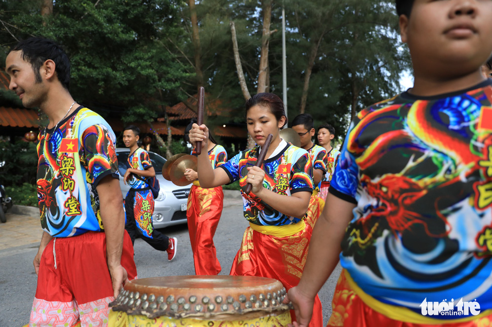 A dancer takes charge of drumming during a performance. Photo: Tuoi Tre