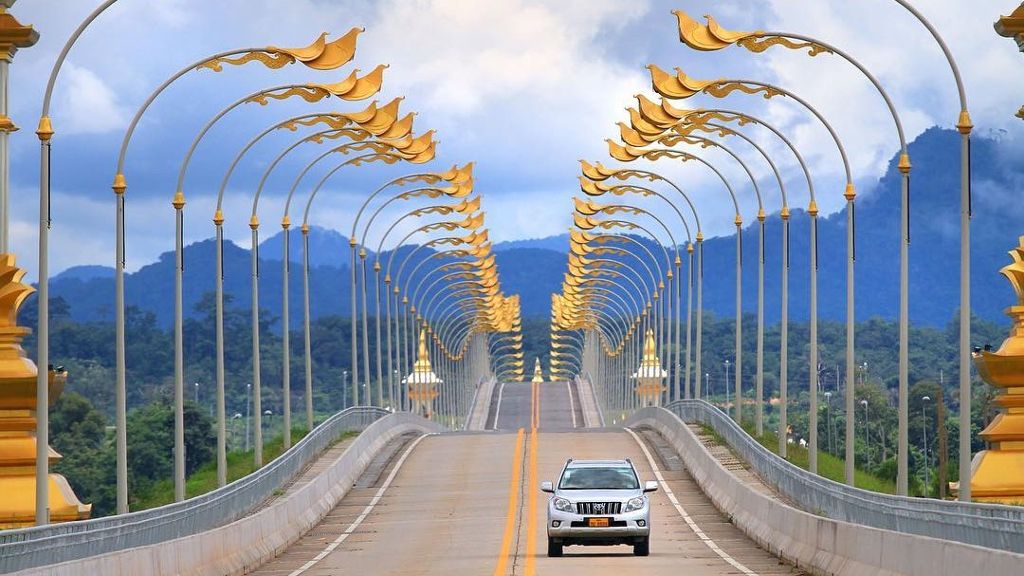 A bridge connecting Thailand and Lao PDR. Photo: Pitchayawat Proongsak
