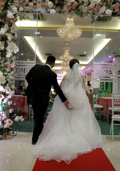 The wedding-guests-for-hire business is growing in Vietnam -- where some 70 percent of people over 15 are married -- and not just among pregnant women like Kha looking for stand-in husbands. Photo: AFP