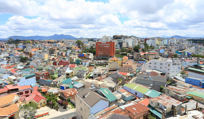 Da Lat’s downtown area is filled with houses and buildings. Photo: Tuoi Tre
