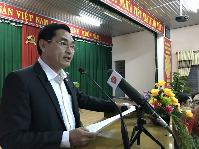 Nguyen Thanh Tien, deputy head of the secretariat of the Da Nang administration, announces the decision at the meeting on March 2, 2018. Photo: Tuoi Tre