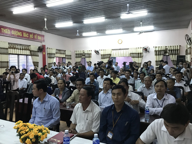 Local residents are seen at the meeting on March 2, 2018. Photo: Tuoi Tre