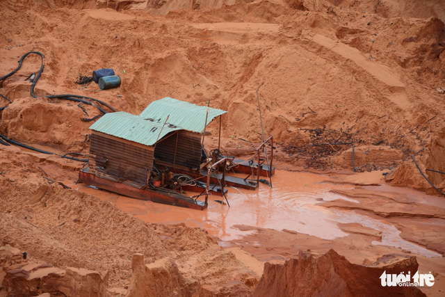 A working titanium site in Binh Thuan Province, Vietnam. Photo: Tuoi Tre