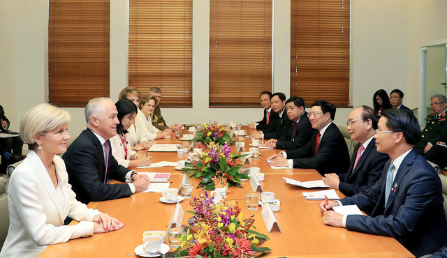 The Vietnamese and Australian delegations join talks in Canberra on March 15, 2018. Photo: Tuoi Tre