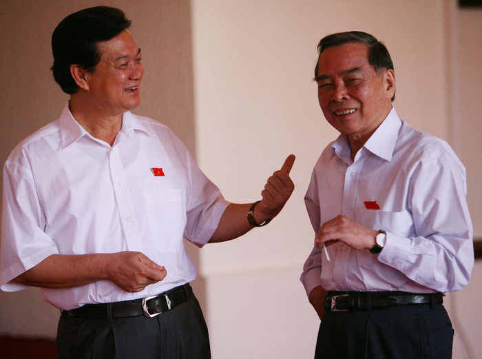 Former Vietnamese Prime Minister Phan Van Khai (right) and Nguyen Tan Dung, who would be his successor, are seen in this June 2006 file photo. Photo: Tuoi Tre