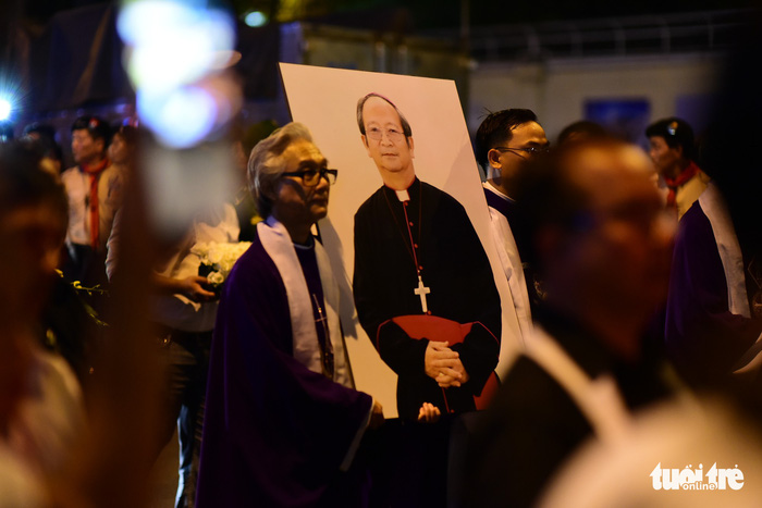 A portrait of late Archbishop Paul Bui Van Doc is seen during a procession of his body from the Saigon Notre-Dame Basilica to a nearby pastoral center in Ho Chi Minh City, March 16, 2018. Photo: Tuoi Tre