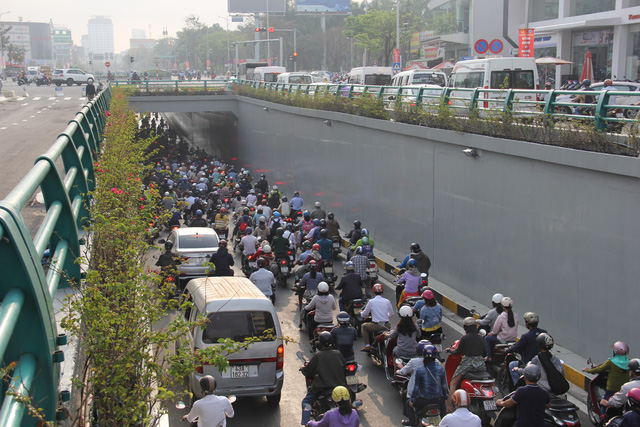 A traffic jam at an entrance to the underpass on March 19, 2018. Photo: Tuoi Tre