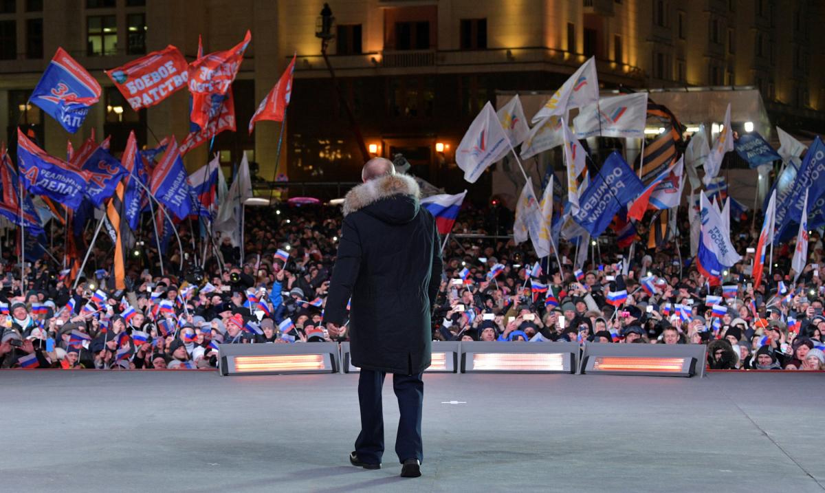 Russian President and Presidential candidate Vladimir Putin attends a rally and concert marking the fourth anniversary of Russia's annexation of the Crimea region, at Manezhnaya Square in central Moscow, Russia March 18, 2018. Photo: Reuters