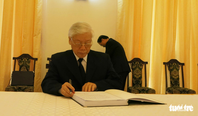 General Secretary Nguyen Phu Trong writes in a guestbook.