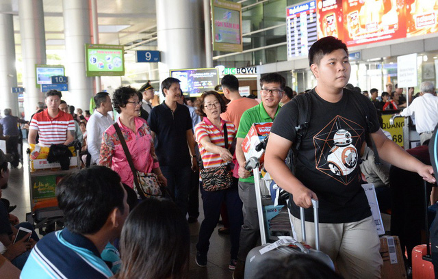 International passengers arrive at Tan Son Nhat International Airport. Photo: Tuoi Tre