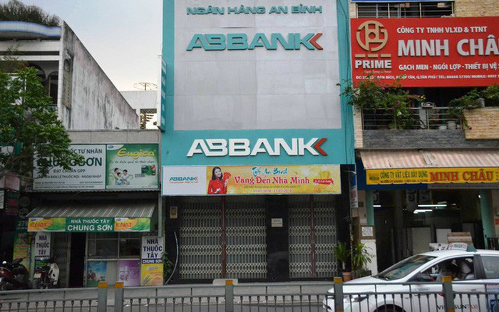An An Binh Bank office in Tan Phu District, Ho Chi Minh City, where an armed robbery took place on March 31, 2018. Photo: Tuoi Tre