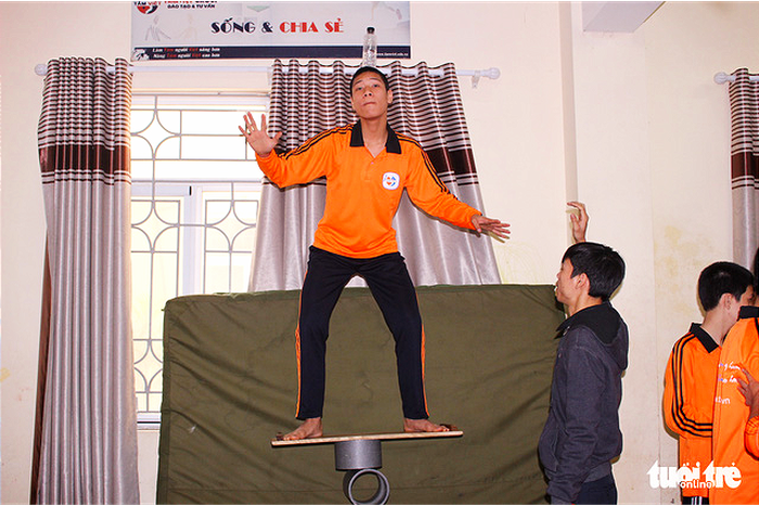 Khoi Nguyen’s efforts to become a record-holder. Photo: Tuoi Tre