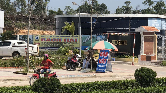 A sign advertising the sale of land is erected a long a street in Duong Dong Town on Phu Quoc Island. Photo: Tuoi Tre