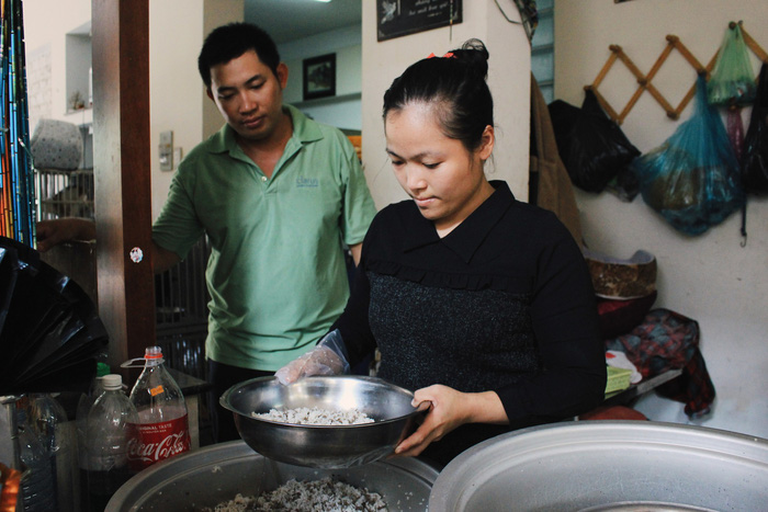 Tran Uyen Nhu and Khanh prepare food for their dogs and cats
