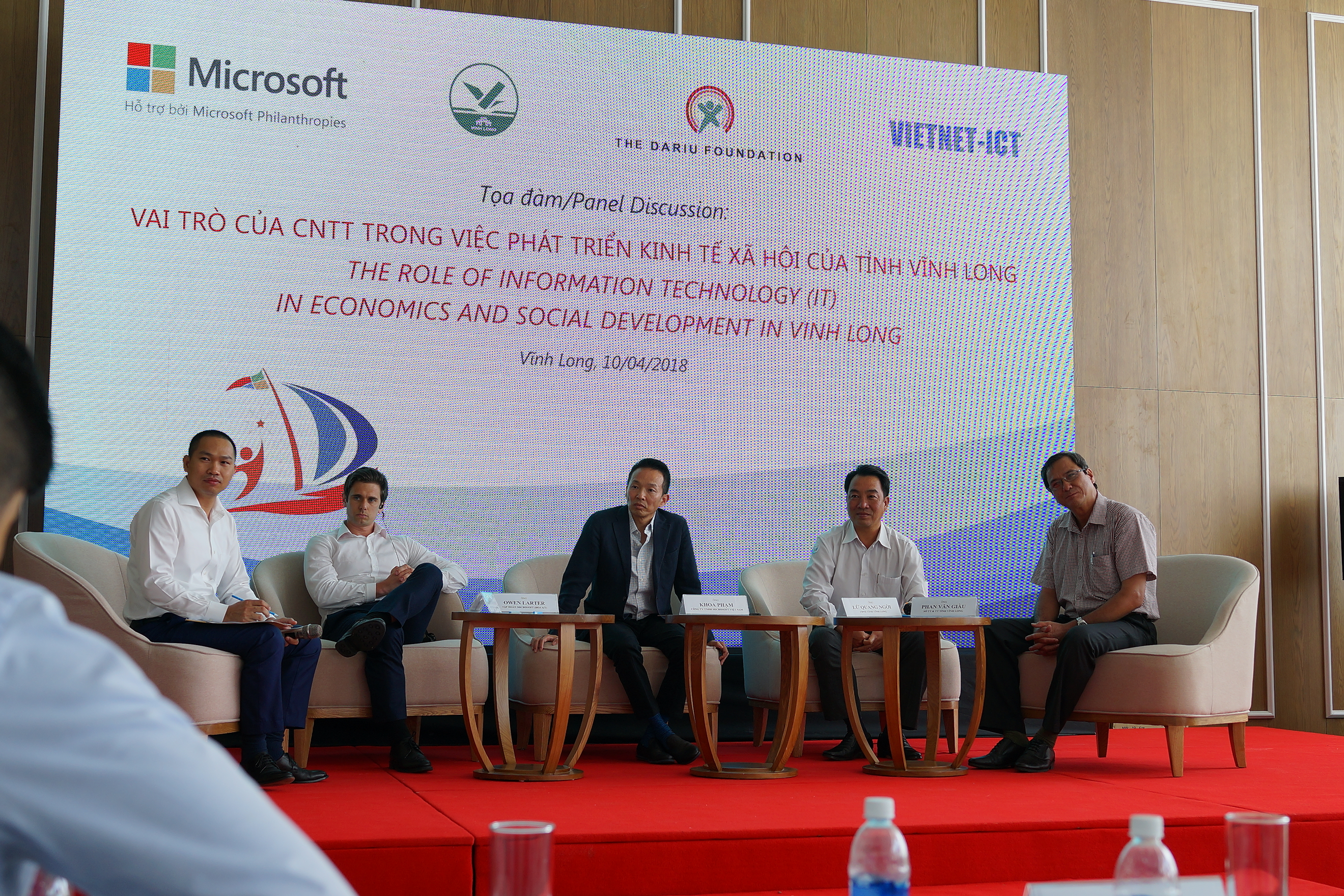 A panel discussion at the launch ceremony to exchange ideas between the sponsor, implementers, and beneficiaries of the project. Photo: Tien Bui