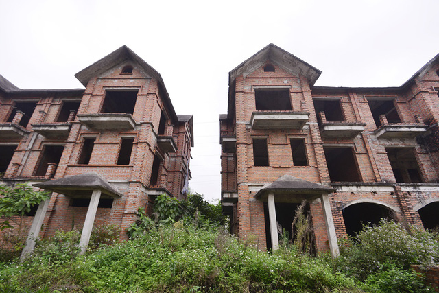 Abandoned villas at a project in Bac Ninh Province in northern Vietnam. Photo: Tuoi Tre