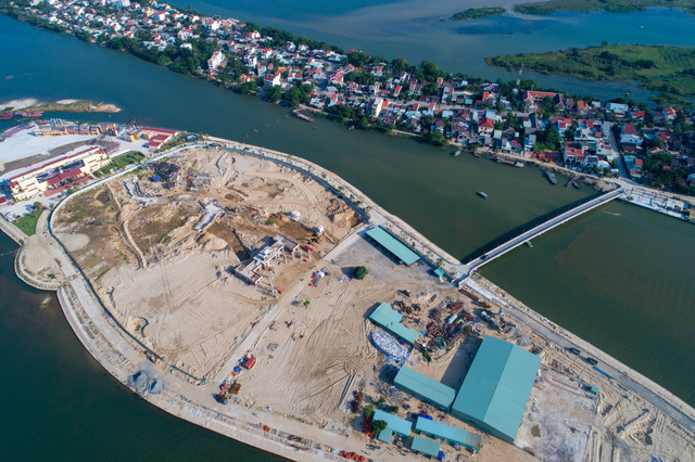 An aerial view of the under-construction theme park on the Gami river islet in Hoi An City, Quang Nam Province in central Vietnam. Photo: Tuoi Tre