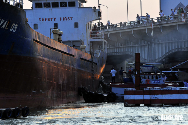 The vessel had its stern stuck into the bridge following the accident. Photo: Tuoi Tre