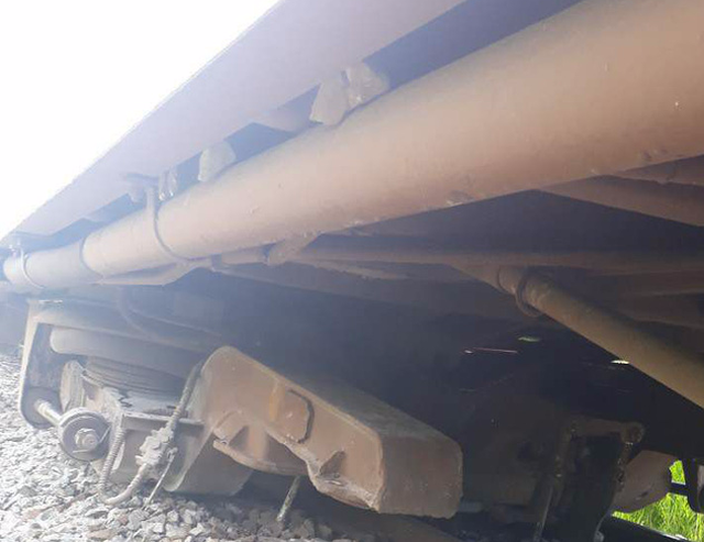A damaged bogie of the SE8 train is seen in Binh Thuan Provice, Vietnam, April 21, 2018. Photo: Tuoi Tre