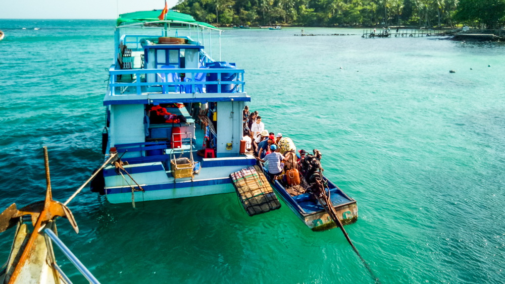 Boat operators ferry visitors to the tiny island of Hon Dau, part of the Nam Du Archipelago. Photo: Vu Ha Kim Vy