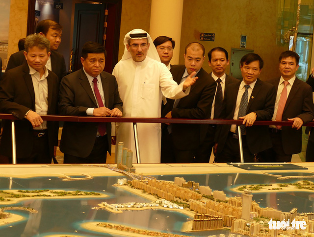A leader from Nakheel introduces Palm Islands – the artificial islands on the coast of Dubai – to the Vietnamese contingent at the World Free Zones Organization’s fourth Annual International Conference and Exhibition 2018 in Dubai between April 30 and May 1, 2018. Photo: Tuoi Tre