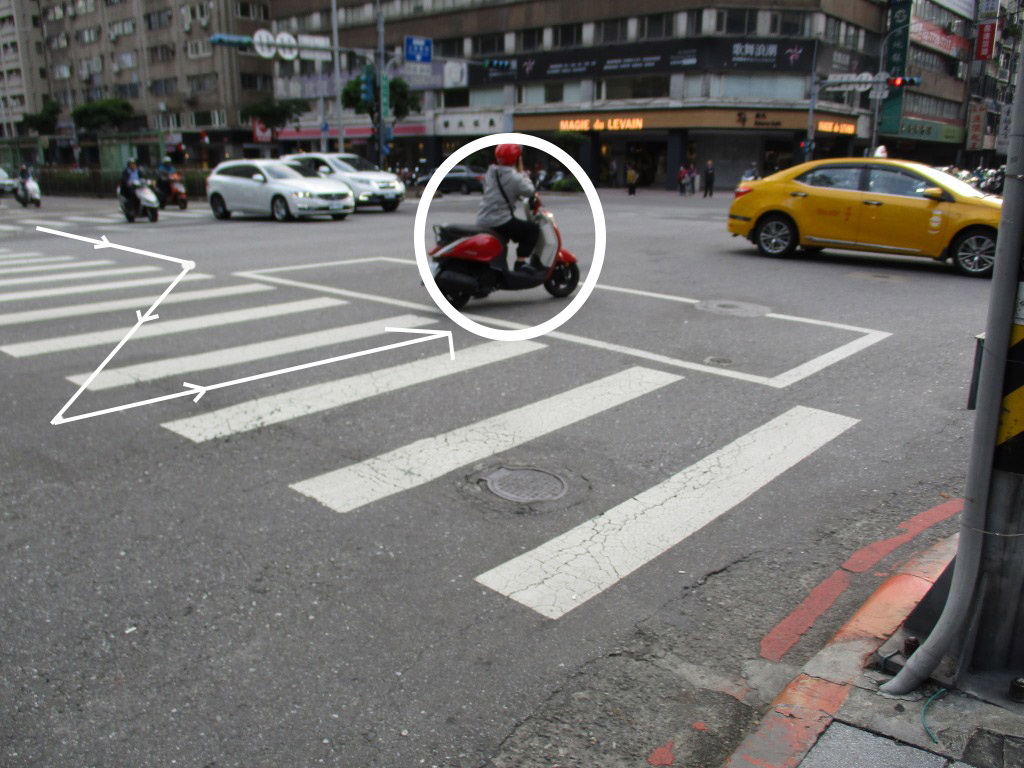 A motorbike moves right to turn right in Taiwan. Photo: Stivi Cooke