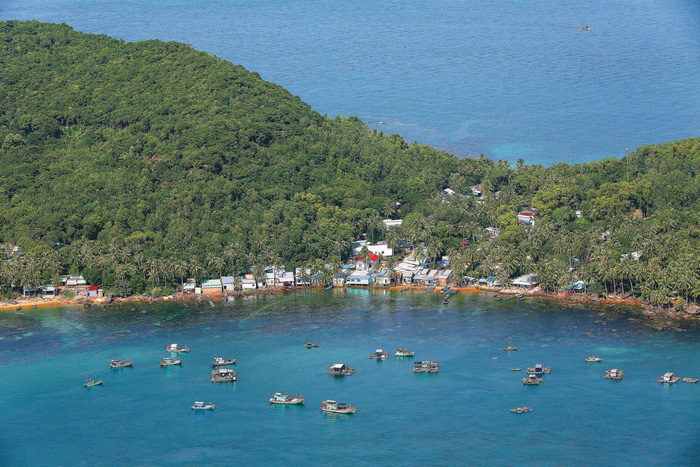 Visitors can see Phu Quoc Island from the cable car. Photo: Tuoi Tre