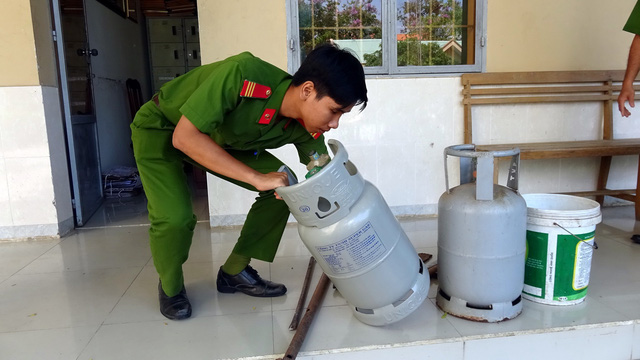 Gas canisters are used by a family in Ba Ria City, Ba Ria – Vung Tau Province in southern Vietnam to hold their ground against law enforcement. Photo: Tuoi Tre