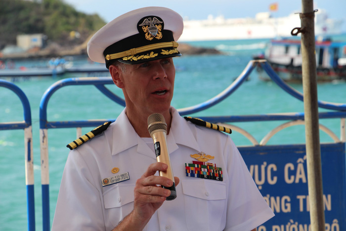 Captain Peter Roberts, commanding officer of the USNS Mercy. Photo: Tuoi Tre
