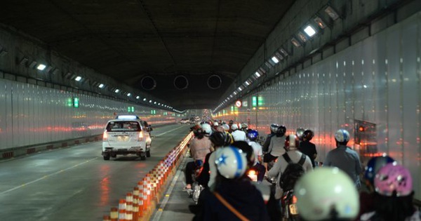 Commuters are seen inside Thu Thiem Tunnel in Ho Chi Minh City. Photo: Tuoi Tre