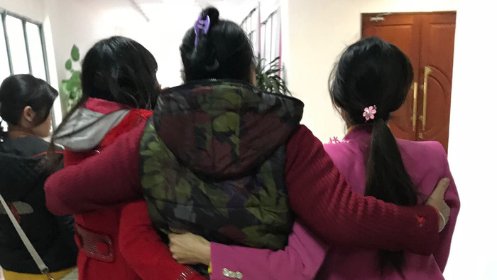 A Vietnamese woman trafficked to China (C) and her two daughters. Photo: Tuoi Tre